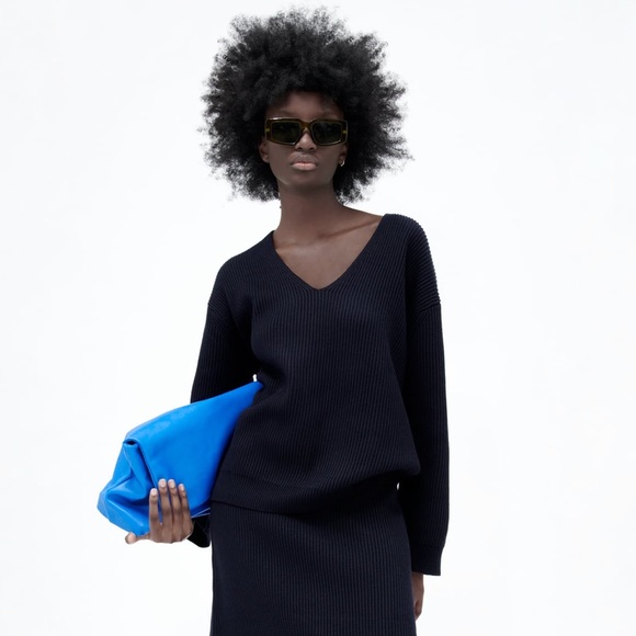 Zara Chunky V Neck Sweater - Picture 1 of 3